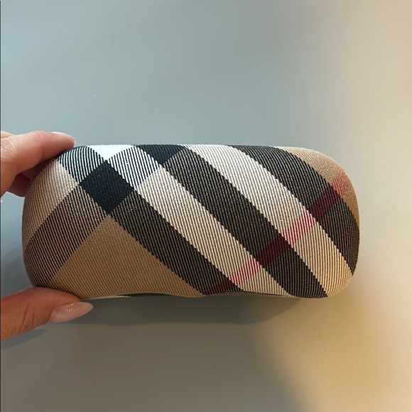 Burberry Tortoise Sunglasses with Plaid Case - Picture 8 of 12